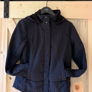 Women’s navy blue soft-shell Hooded Jacket with thumb loops